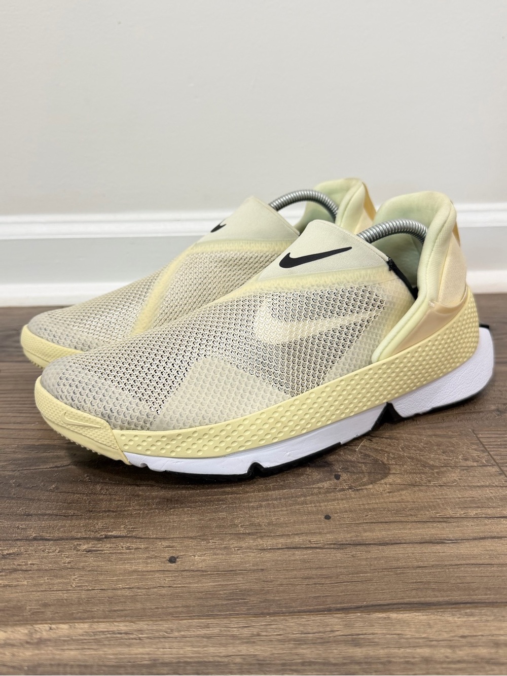 Nike GO FlyEase Women’s Size 10 Alabaster Cream Yellow Sneakers